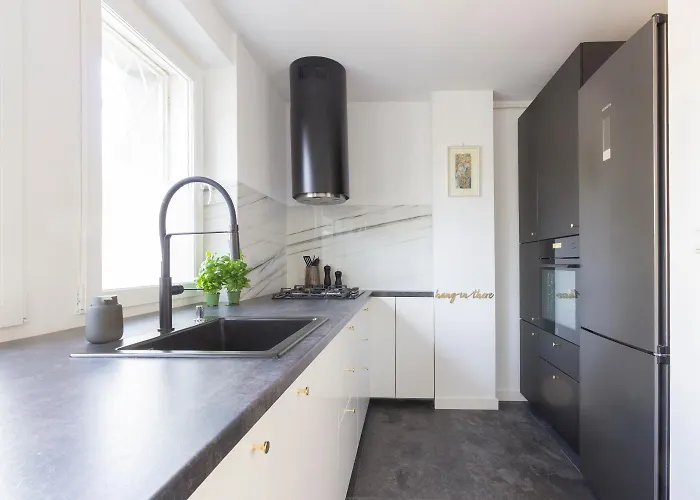 Downtown Apartment Near River By Rentujemy